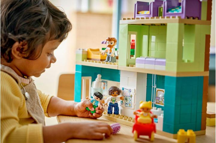 Image du produit LEGO Modernes Familienhaus mit Figuren – 3-in-1-Set (10470)