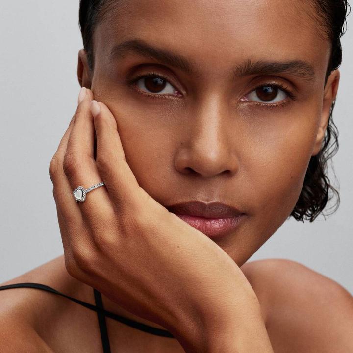 Produktbild Pandora Erhabenes Weisses Herz Ring (56, 925 Silber)