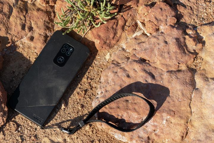 Produktbild Motorola Defy (64 GB, Black, 6.50", Dual SIM, 4G)
