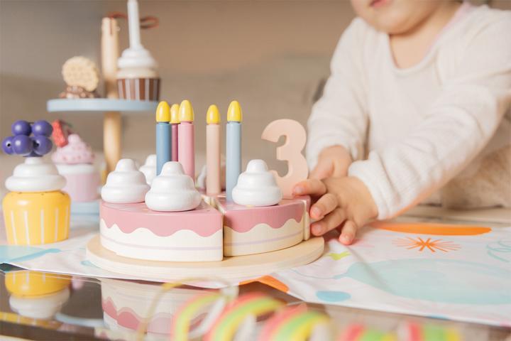 Actual product image small foot Slicable wooden birthday cake, 18 pieces.