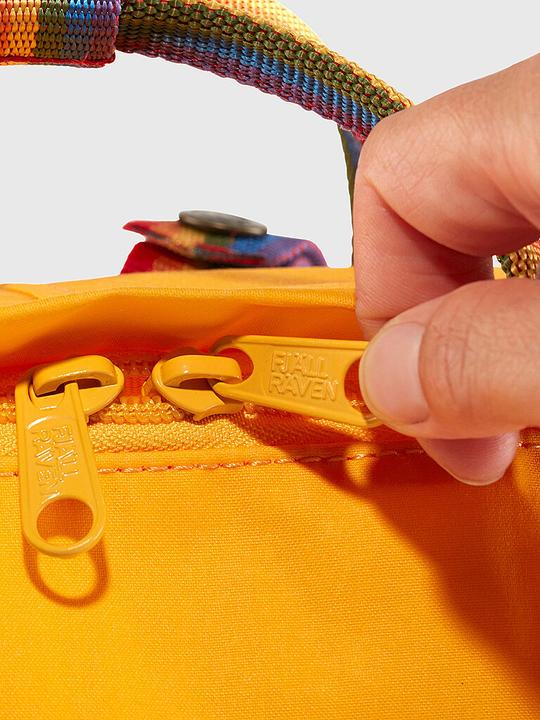 Actual product image Fjällräven Kanken Rainbow (16 l)