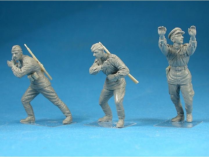 Actual product image Mini art Pushing Soviet Soldiers