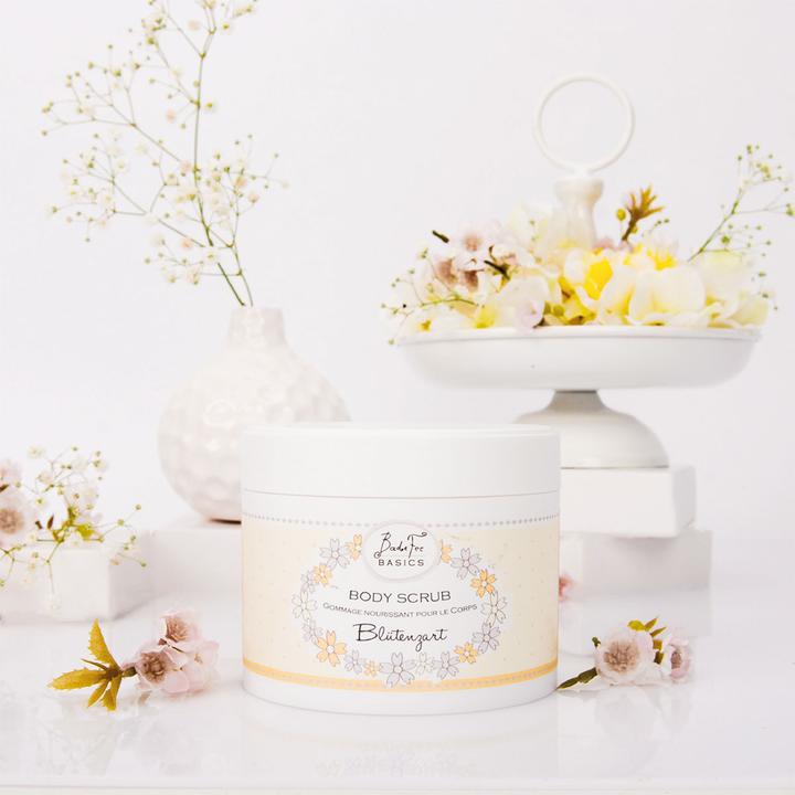 Produktbild Accentra Badefee Körperpeeling "Blütenzart" (400 ml)