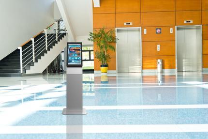 Immagine prodotto Peerless Chiosco paesaggio/ritratto Adatto alla maggior parte dei display da 15 pollici, 22 pollici o 32