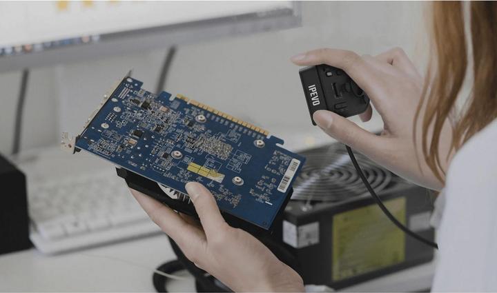 Image du produit Ipevo DOK DO-CAM UHD 4K 8MP avec pince et support noir (4K)
