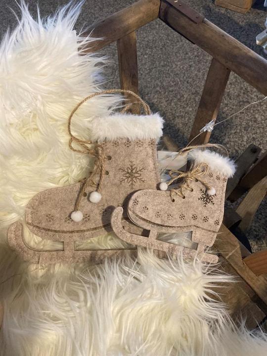Actual product image GuGus Hanger decoration ice skate Felt with snowflakes decorated, white hem, laces