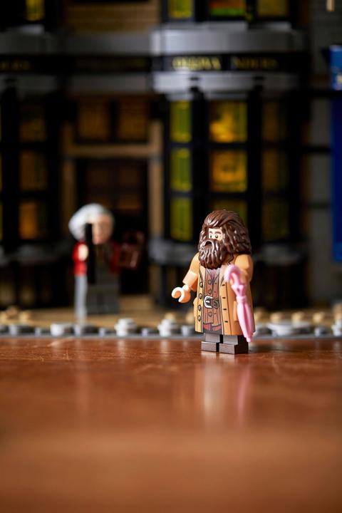 Actual product image LEGO Harry Potter Diagon Alley (75978, LEGO Harry Potter, LEGO Rare Sets)