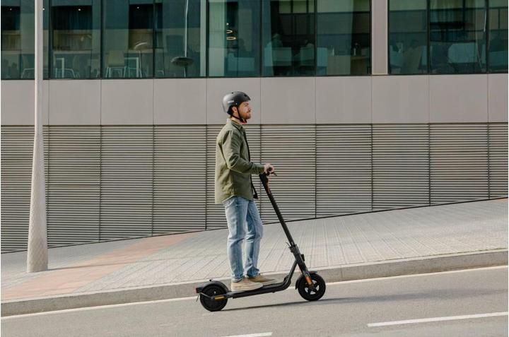 Immagine prodotto Segway-Ninebot F2 Pro D (20 km/h, 55 km, 450 W)