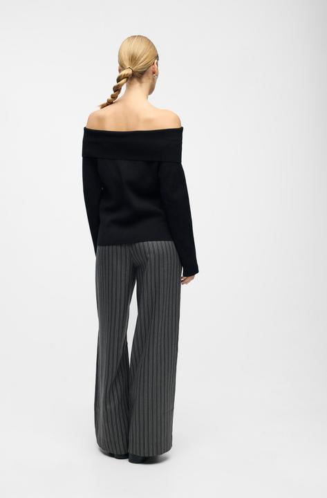 Actual product image Object Schulterfreier Pullover (M)