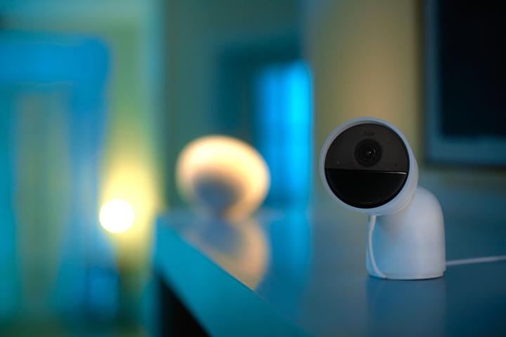 Produktbild Philips Hue Secure kabelgebundene Kamera mit Standfuss (1920 x 1080 Pixels)