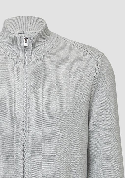 Produktbild s.Oliver Strickjacke Baumwoll-Strickjacke mit Stehkragen und Logo-Patch (M)