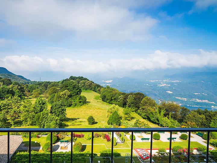Immagine prodotto Smartbox Esperienza naturalistica con viaggio in funivia e pranzo sul Lago di Lugano (2 pers.)