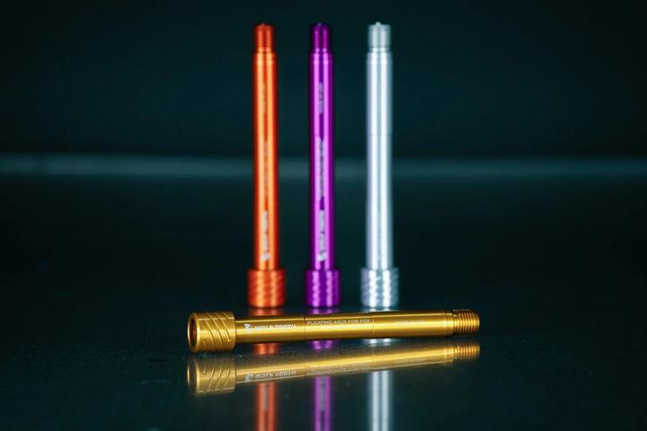 Actual product image Wolf Tooth Fox Thru Axle, Front 15x110mm, M14x1.5mm, Floating Axle, orange
