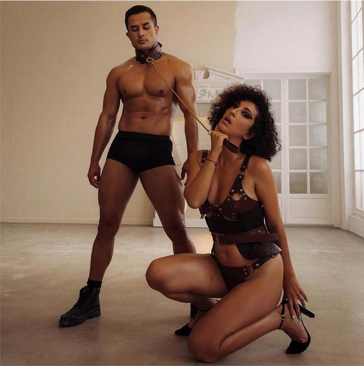 Produktbild Liebe Seele Haltungshalsband aus Leder mit Leine