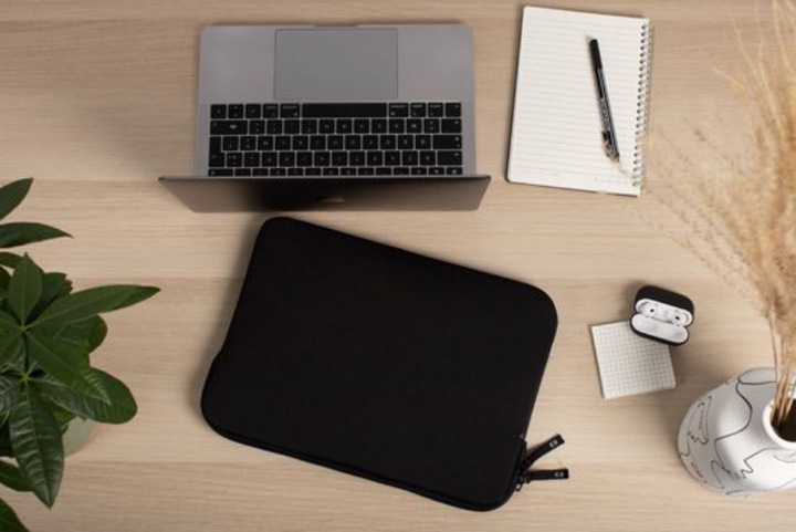 Produktbild MW Cover Mbp/Air 13 Basics Life Blk/Wh (13", Apple)