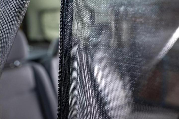 Produktbild VanQuito Moskitonetz mit Schiebetüren, links