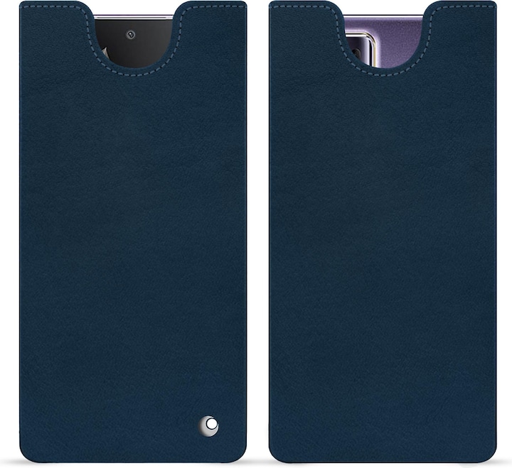 Blu mediterran ( Pantone #0E3043 )