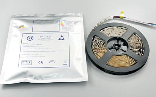 Produktbild Synergy 21 LED Flex Strip RGB DC24V + RGB-WW (RGB-CCT) 300LEDs one chip IP65 (RGB, Weiss, 500 cm, Indoor)