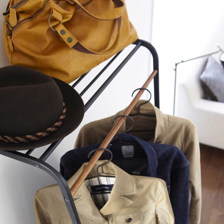 Produktbild Yamazaki Lehnende Garderobe mit Ablage TOWER