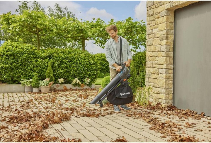 Produktbild Gardena Akku-Laubsauger/Laubbläser PowerJet Collect 18V P4A solo (grau/schwarz, ohne Akku und Ladegerät, POW (Akkubetrieb, Laubbläser)