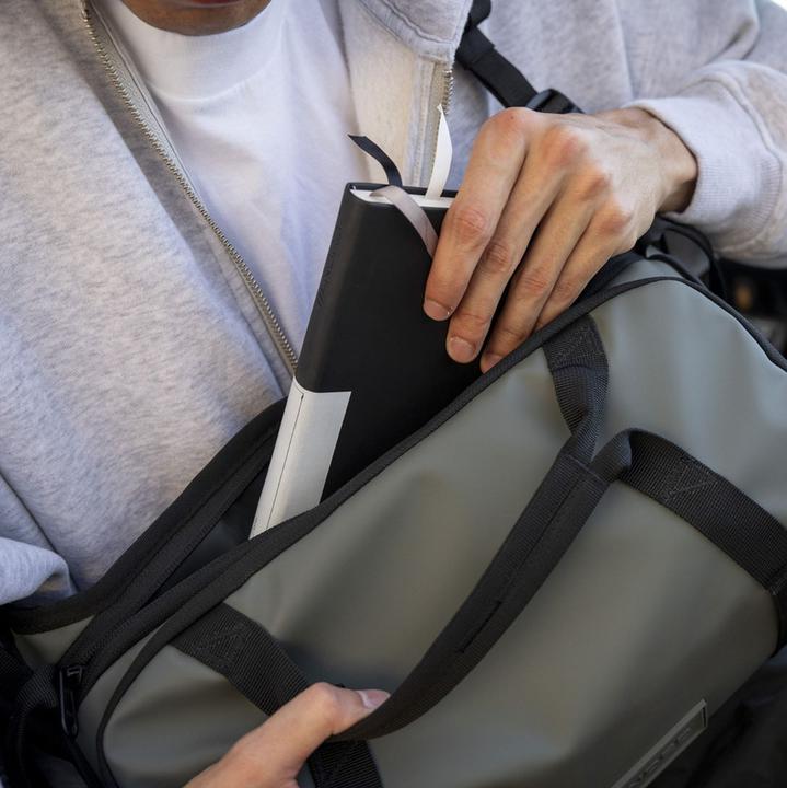 Actual product image Wandrd ROGUE Sling 9L Rhoone Burgundy V2 (Camera shoulder bag, 9 l)