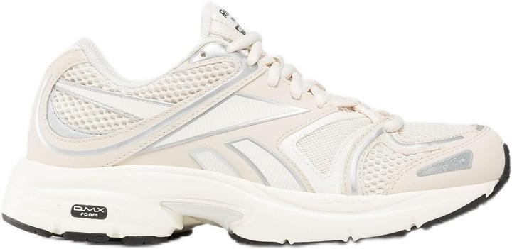 Beige mit silbernen und kreidefarbenen Akzenten