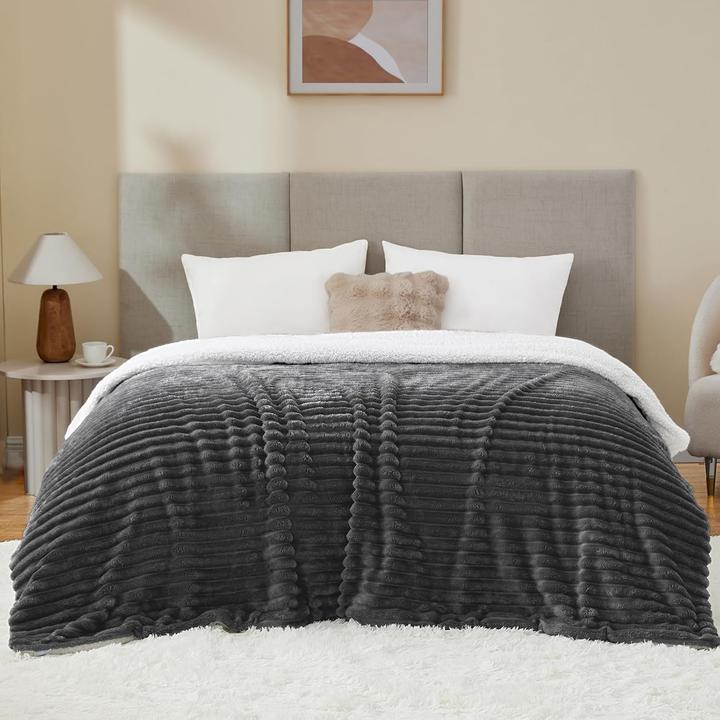 Produktbild Wave Sherpa Kuscheldecke, 220 x 240 cm