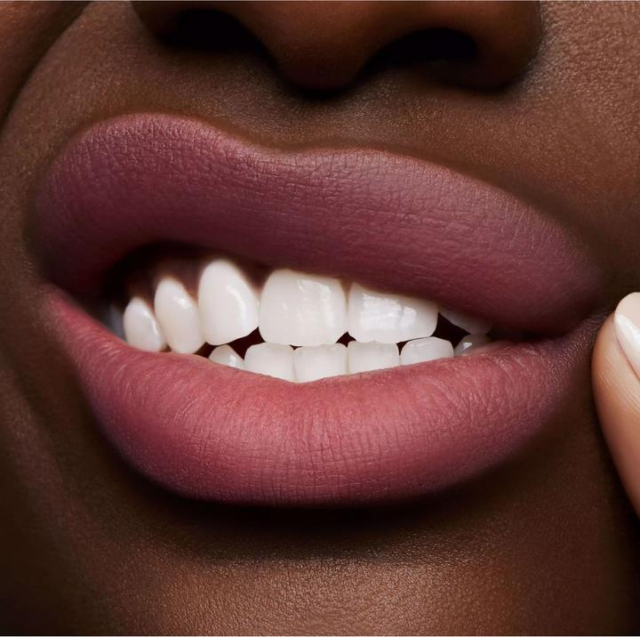 Immagine prodotto MAC Cosmetics Powder Kiss Liquid Lipcolour (988 Un po' domato)