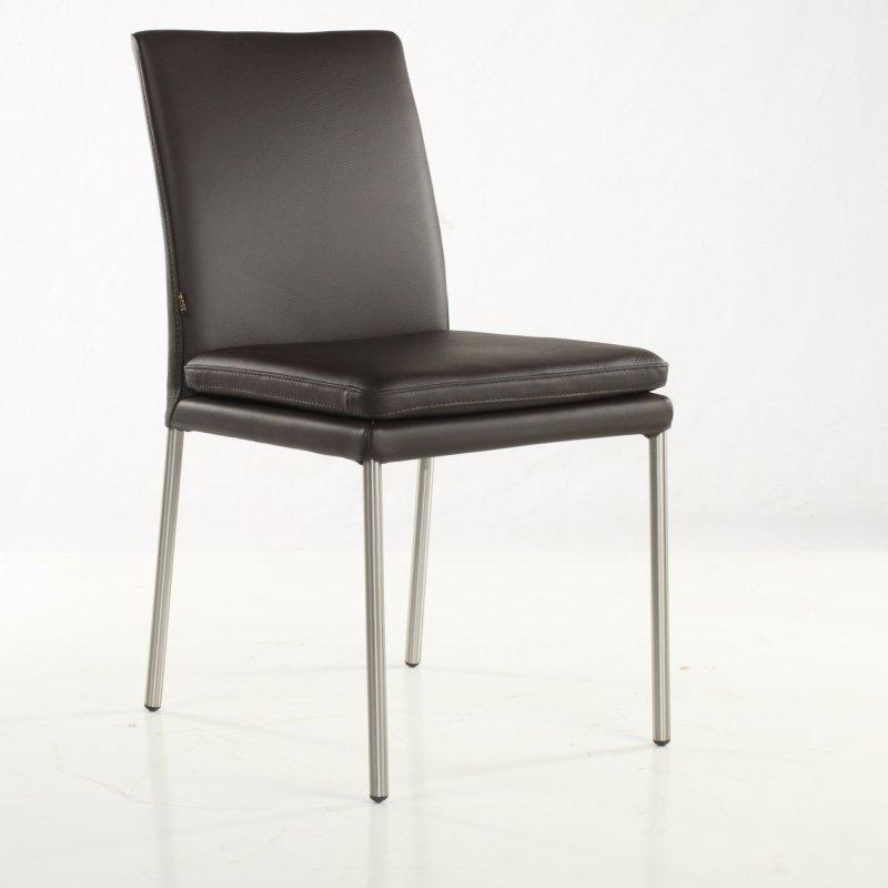 SIX, Stühle, Ein stabiler und wertiger Lederstuhl mit langlebigem Aufbau und gebürsteten Edelstahl Füssen.