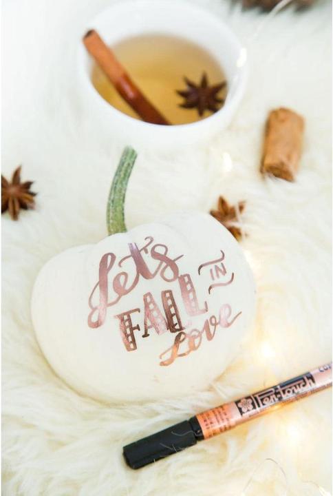 Produktbild Sakura Lackmarker Pen-Touch 1.0 mm, F, Schwarz (1x)