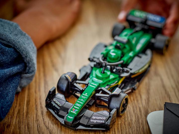 Produktbild LEGO Aston Martin Aramco F1 AMR24 Rennauto (77245, LEGO Speed Champions)