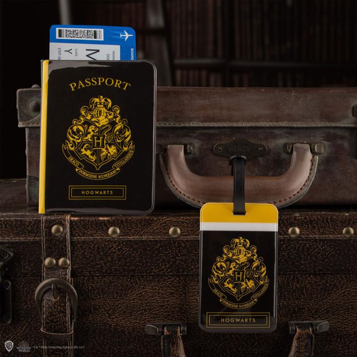 Actual product image Cinereplicas Set of Passport cover and Tag - Hogwarts - Harry Potter CR2510 (Passport cover)