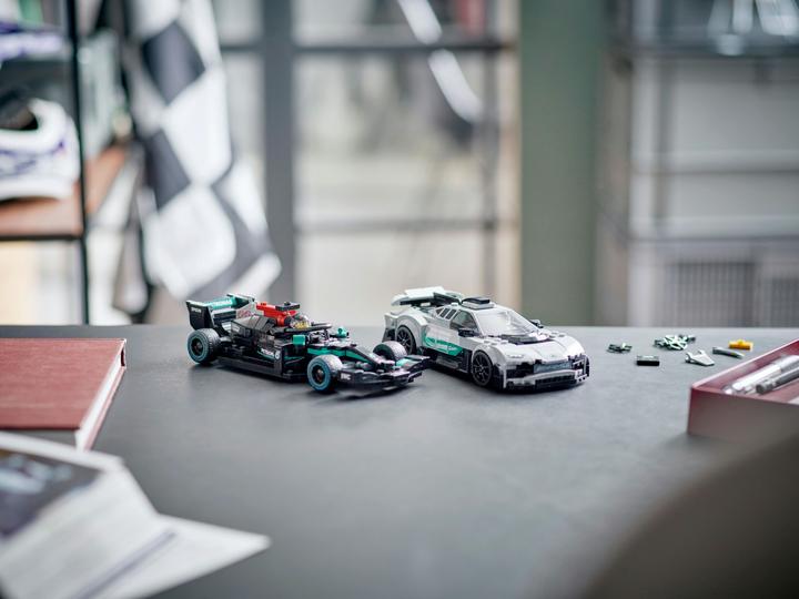 Productafbeelding LEGO Mercedes-AMG F1 W12 E Performance & Mercedes-AMG Project One (76909, LEGO Snelheidskampioenen)