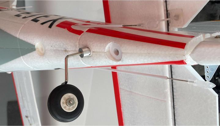 Image du produit Amewi flight DO-27 rouge/blanc (Multi moteur)