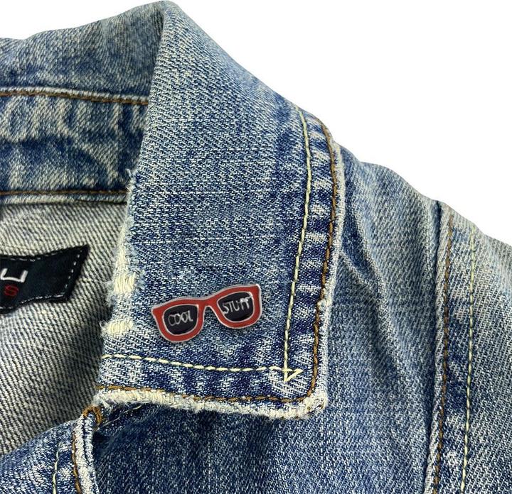 Actual product image JTI Enamel pin, 2.5 cm - Sunglasses