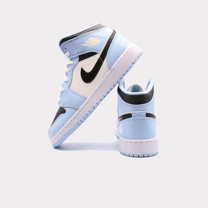 Produktbild Nike Air Jordan 1 (39)