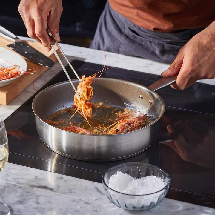 Actual product image Fiskars All Steel Sauté Pan with lid,2 (Frying pan, Stainless steel, 26 x 50.50 cm)