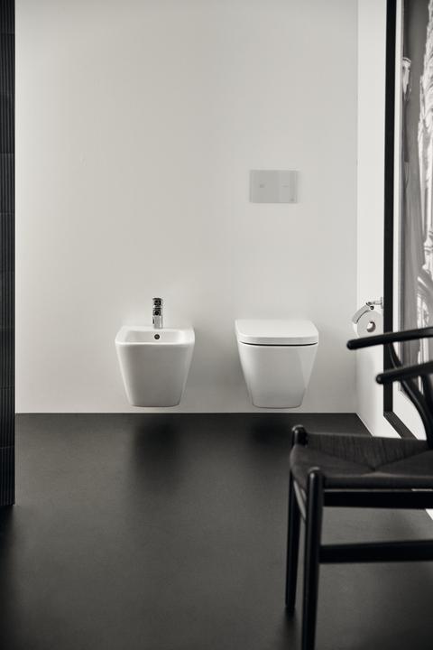 Actual product image Ideal Standard i.life B wall-mounted bidet, 1 tap hole, 355mm, with overflow