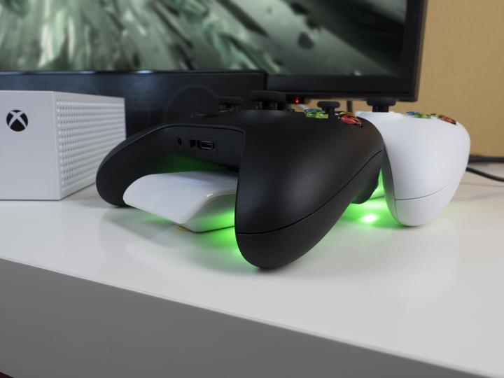 Actual product image PDP Metavolt Dual Charger (Xbox One S, Xbox One X, Xbox Series S, Xbox Series X)