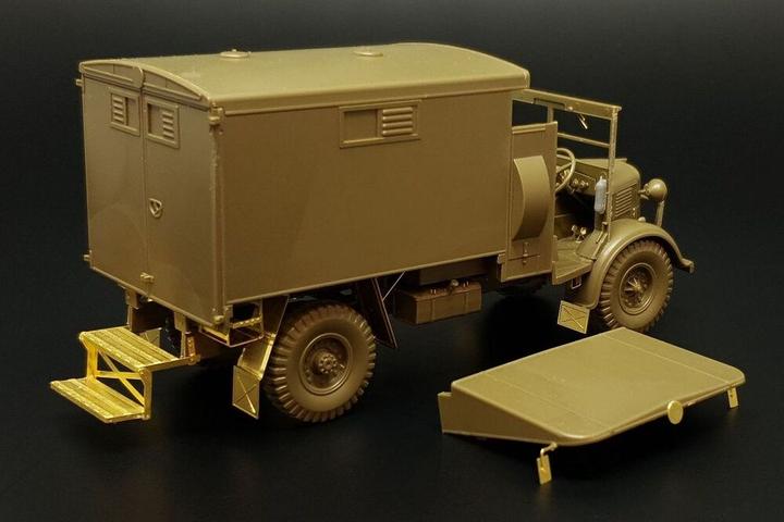 Actual product image Hauler British 2-Ton 4x2 Ambulance (Austin K2) for Tamiya