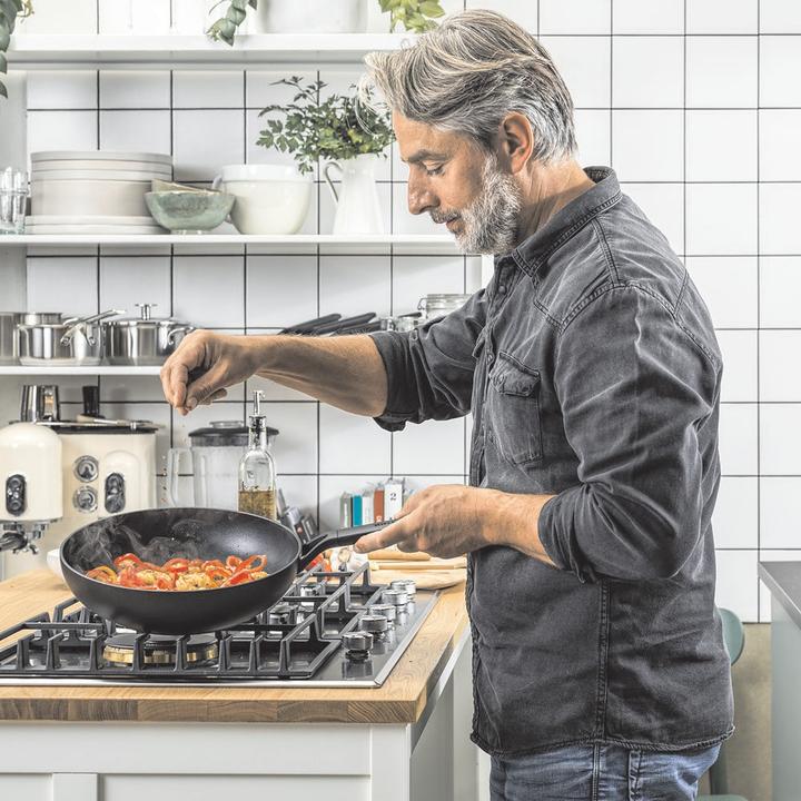 Produktbild KitchenAid Wok mit Antihaftbeschichtung (Pfannenset + Topfset, Aluminium, 28 x 12.50 cm)