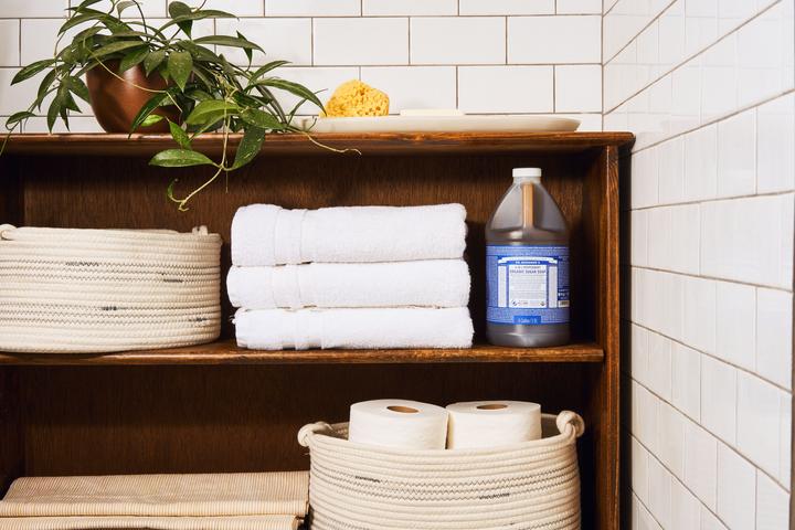 Actual product image Dr. Bronner's Peppermint (Liquid soap, 1900 ml)
