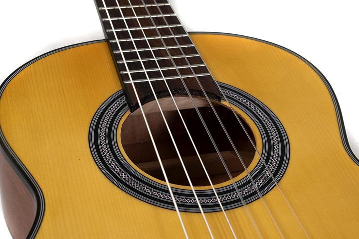 Actual product image Gewa Student Classical Guitar with Solid Top and Water-Based Finish (Classical guitar, Bridge: Teak, Fingerboard: Teak, Soil: Okoume, Top: Spruce)