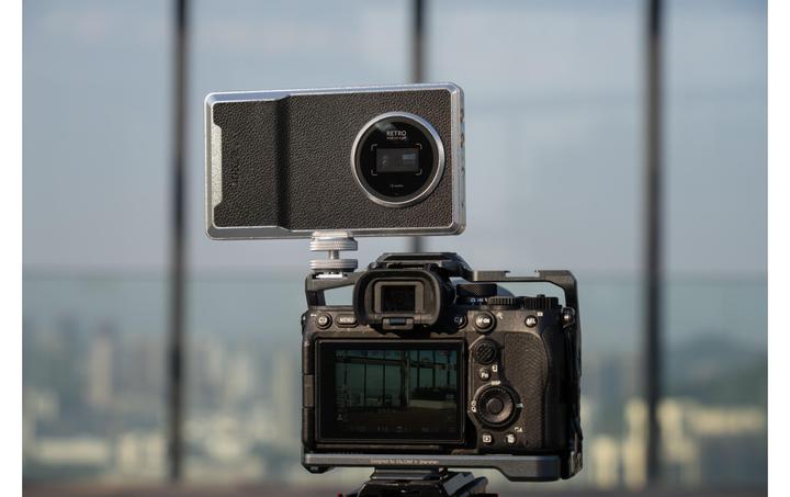 Produktbild Viltrox Retro 12X RGB Pocket LED Light (Videoleuchte)