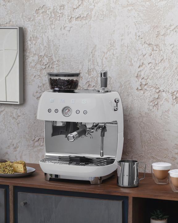 Produktbild Smeg EGF03WHEU Espressomaschine mit Mahlwerk Weiss 50's Style