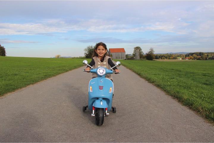 Actual product image Jamara Rideon Vespa (12 V)