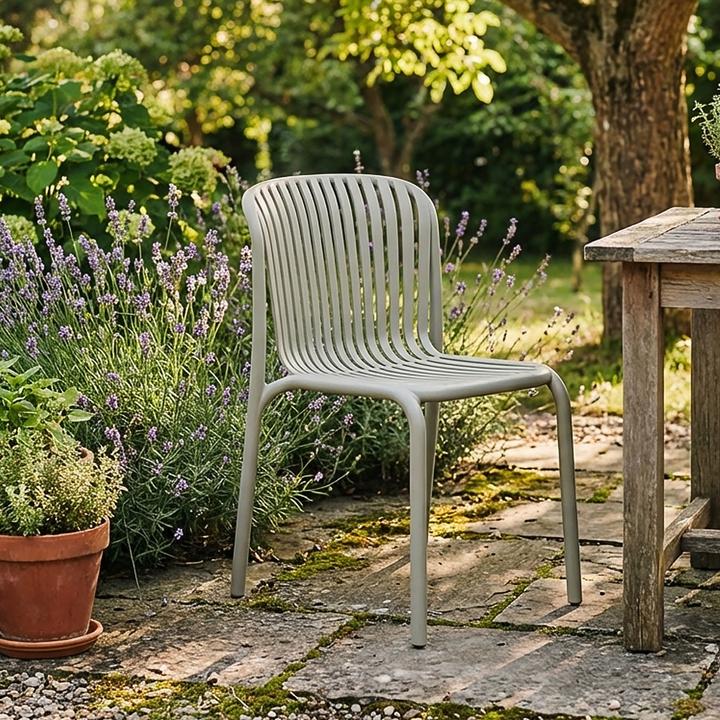 Produktbild Ferne 2er-Set Stapelbarer Gartenstuhl in Beige, moderner Kunststoffstuhl in Bauhaus-Optik