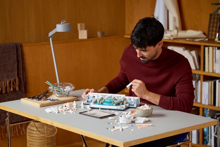 Actual product image LEGO Trevi Fountain (21062, LEGO Architecture)