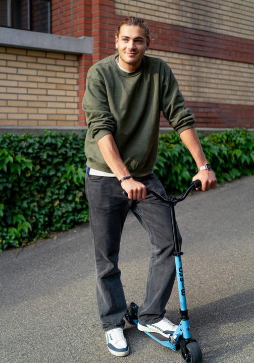 Produktbild Micro Scooter Rocket Deluxe 2023