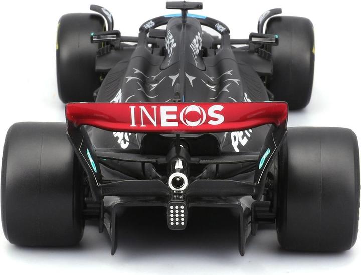 Produktbild Bburago Mercedes-AMG F1 W14 E Perf. 2023 mit Figur 1/24